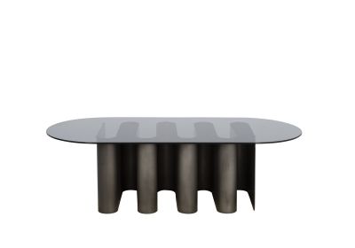 Tavolino2 Beistelltisch von Pulpo mit grauer Glasplatte und bronzefarbenem, zylindrischem Fuß auf weißem Hintergrund.